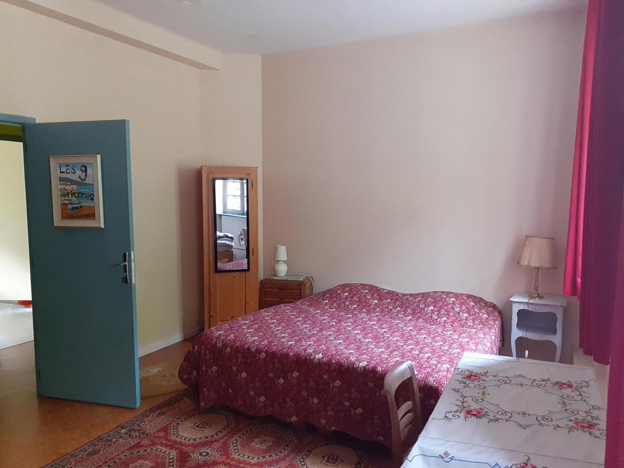 Le Moulin De Saleth Hotel Saint-Antonin Room photo