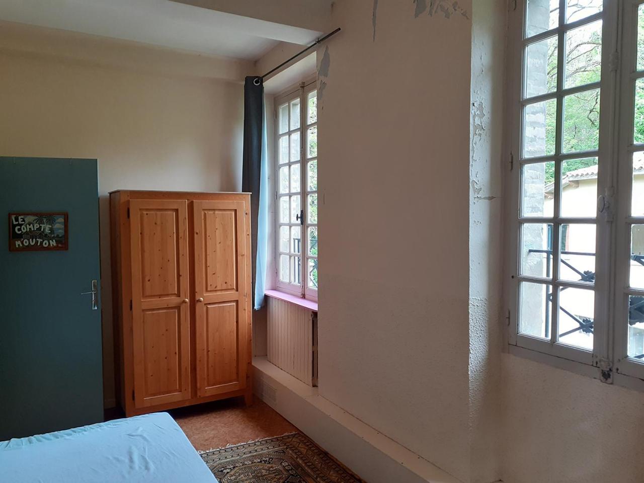 Le Moulin De Saleth Hotel Saint-Antonin Room photo